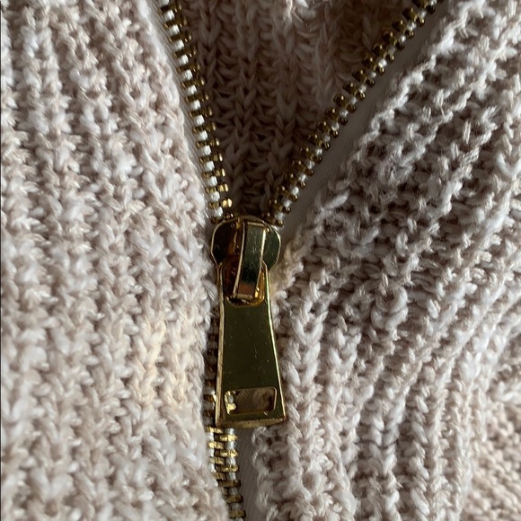 Sweater with 3/4 length sleeves & zipper front - Picture 4 of 4